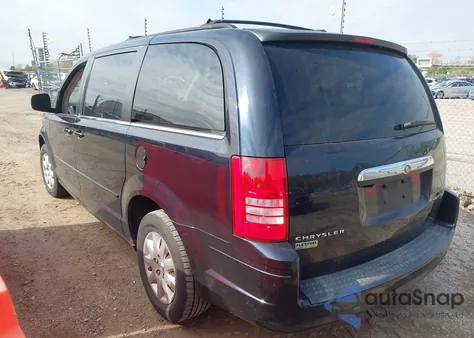 2010 Chrysler Town & Country Lx z USA, uszkodzony, nr VIN 2A4RR4DE6AR152649